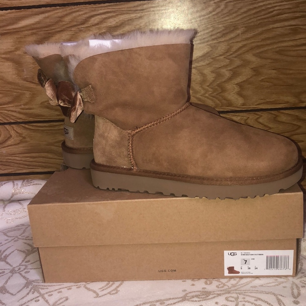 Chestnut Mini Bailey Bow II Velvet Ribbon Uggs